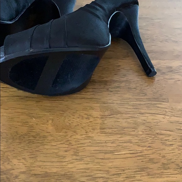 Black high heels - Picture 4 of 5
